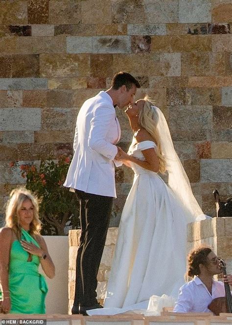 ashley brewer husband|Ashley Brewer marries Frank Kaminsky one week。